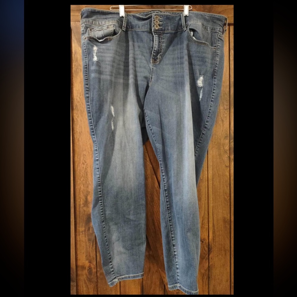Jeans Capri 26R Torrid Blue 27” Inseam C5363